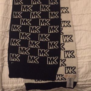 Black &  white Michael Kors scarf